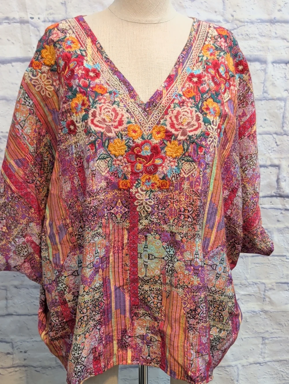 Savanna Jane Multicolor Medallion Print V-neck w/ Embroidered Floral - Size Smal
